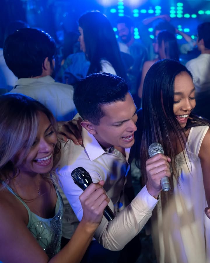 Featured image for “Karaoke Night: Sing Along with Friends at Singleton Diggers”