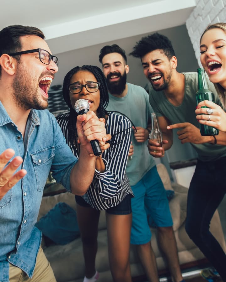 Featured image for “Karaoke Night Is Back at Singleton Diggers This Saturday”